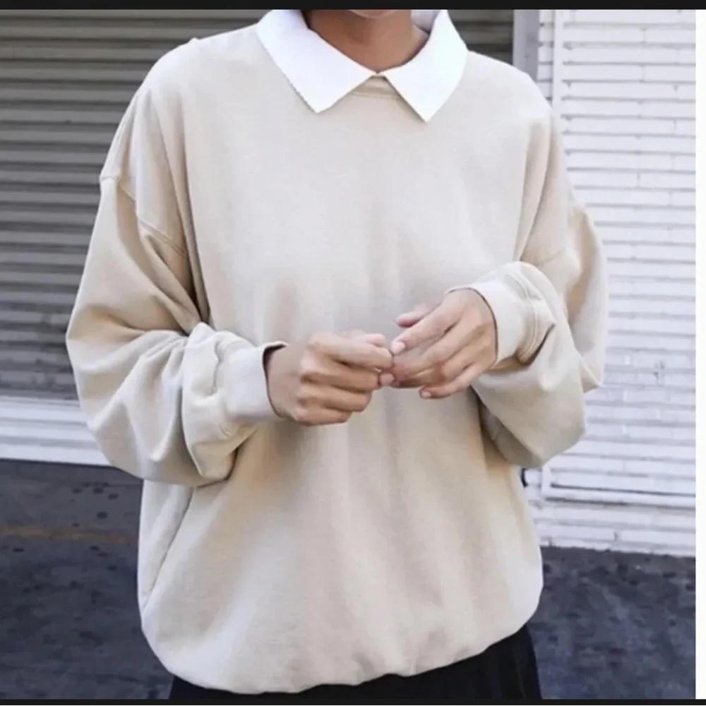 Brandy Melville John Galt Collared Crewneck - one size - Picture 1 of 5